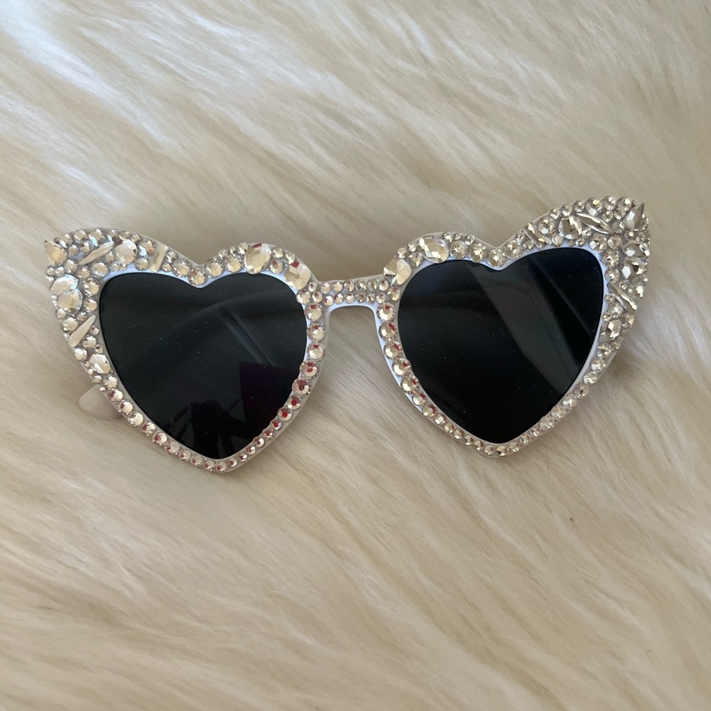 ⚡️ White Rhinestone Heart Cat eye sunglasses